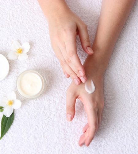 hand-cream-101-benefits-how-to-apply_2